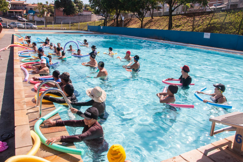 Comissão de Obras vistoria piscina no Centro Comunitário do Parque Hipólito