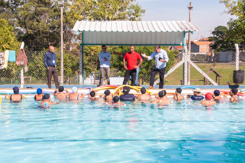 Comissão de Obras vistoria piscina no Centro Comunitário do Parque Hipólito