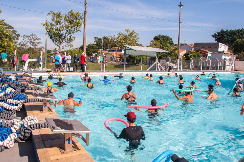 Comissão de Obras vistoria piscina no Centro Comunitário do Parque Hipólito