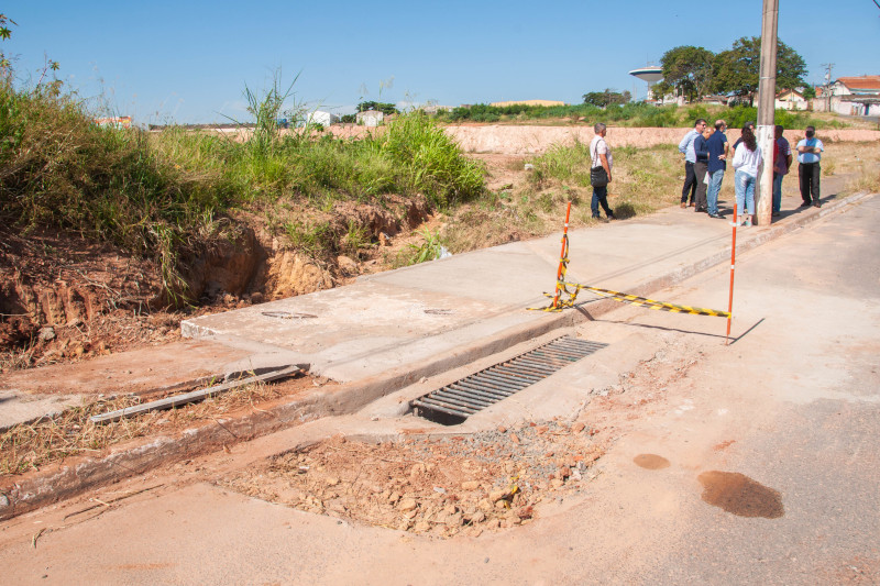 Comissão de Obras vistoria piscina no Centro Comunitário do Parque Hipólito