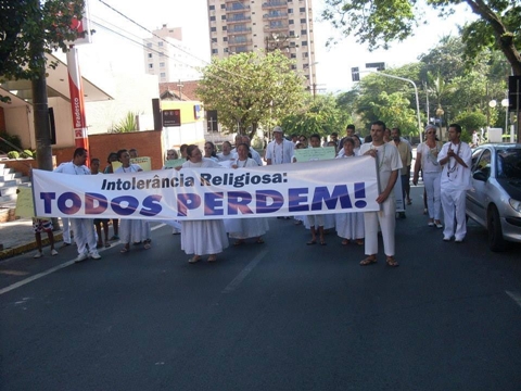 Caminhada em prol do combate à intolerância religiosa ocorre nas ruas de Limeira