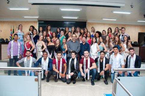 Candidatos dos concursos Miss, Miss Teen e Mister SP Turismo visitam a Câmara