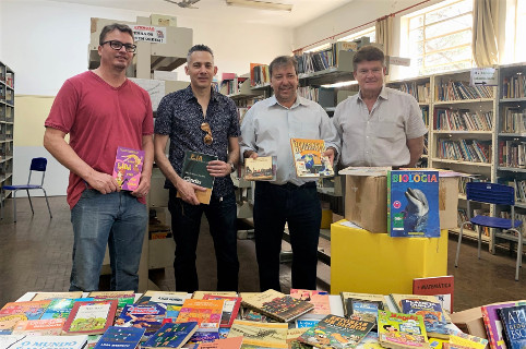 Câmara e Unicamp fazem doação de livros à Escola Castello Branco