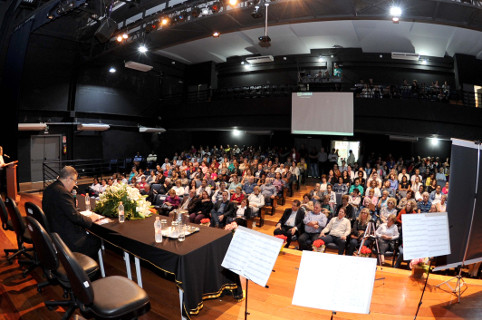 Semana do Alzheimer começa quarta-feira com inclusão digital para idosos