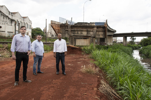 Comissão faz diligência em alça de acesso do viaduto Antônio Feres