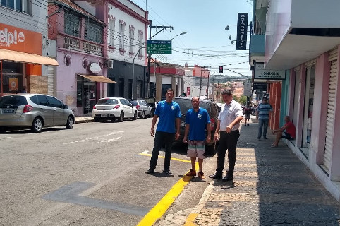 Melhoria na rua Carlos Gomes é realizada após indicação de Helder do Táxi