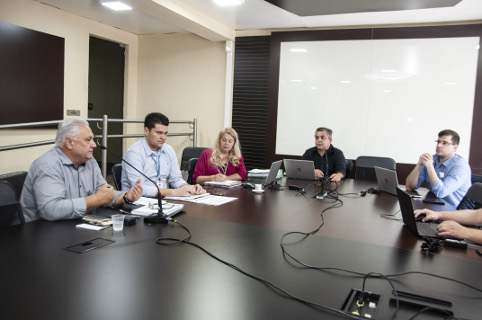 Secretário fala à Comissão de Obras sobre empréstimo para troca da iluminação