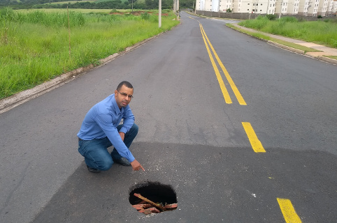 Waguinho da Santa Luzia solicita operação tapa-buracos para Residencial Rubi