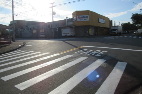 Rua no Parque Hipólito recebe nova sinalização de solo