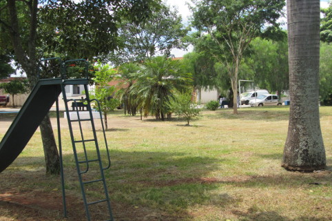 Praça da Humanitária recebe limpeza