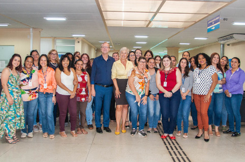 Presidente da Câmara homenageia servidoras pelo Dia Internacional da Mulher