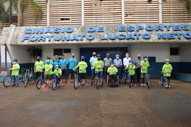 Sidney Pascotto participa de entrega de bicicletas aos alunos do Proesa