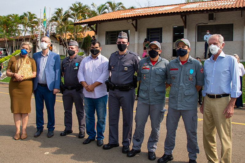 Policiais militares recebem medalha de bravura da Câmara