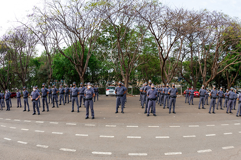 Policiais militares recebem medalha de bravura da Câmara