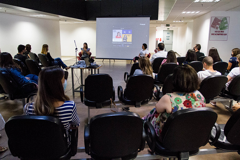 Mariana Calsa e Tabata Amaral debatem participação dos jovens na política