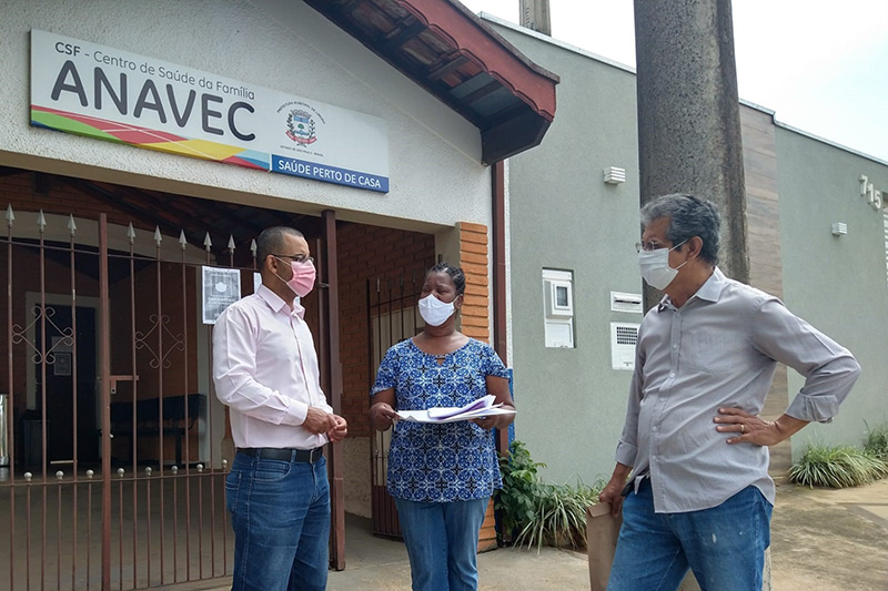 Waguinho da Santa Luzia visita Unidade de Saúde do Jardim Anavec