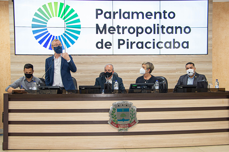 Reunião do Parlamento Metropolitano de Piracicaba na Câmara Municipal de Limeira