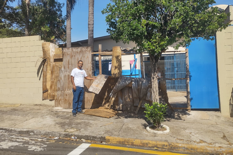 Waguinho da Santa Luzia visita Centro Infantil no Parque Hipólito 