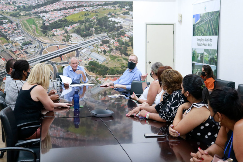 Presidente da Câmara participa de anúncio de benefícios para conselheiros