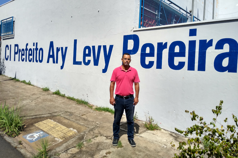 Waguinho da Santa Luzia visita Centro Infantil no Jardim Glória