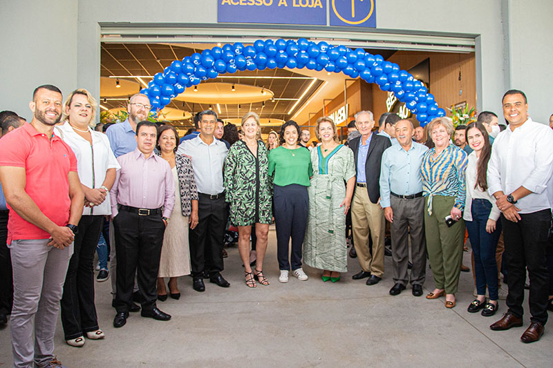 Presidente da Câmara e vereadores participam de inauguração do Supermercado Covabra