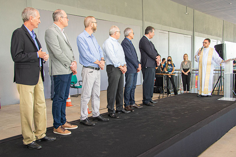 Presidente da Câmara e vereadores participam de inauguração do Supermercado Covabra