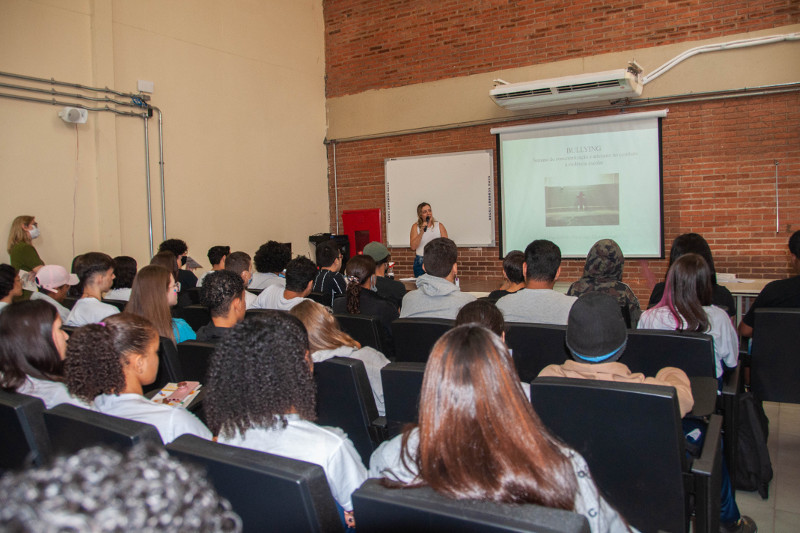 Palestrante fala sobre bullying