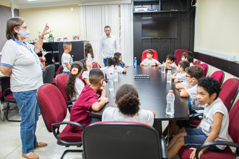 Escola Legislativa realiza aula inaugural do projeto “Conhecendo a Câmara”