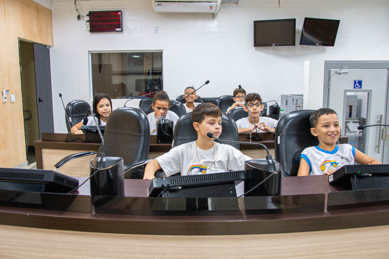 Escola Legislativa realiza aula inaugural do projeto “Conhecendo a Câmara”