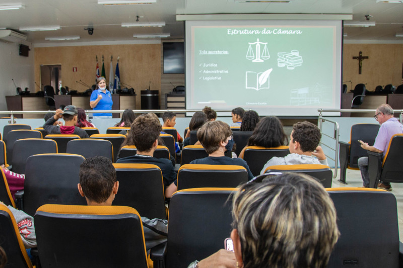 Alunos no Plenário durante aula teórica