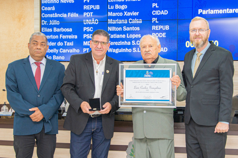 Câmara entrega Diploma de Gratidão e Medalha de Mérito a Luis Carlos Gonçalves