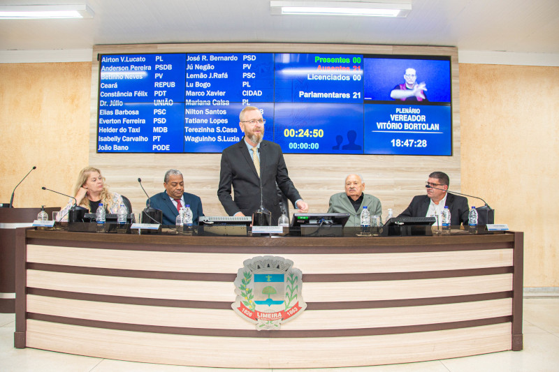 Câmara entrega Diploma de Gratidão e Medalha de Mérito a Luis Carlos Gonçalves