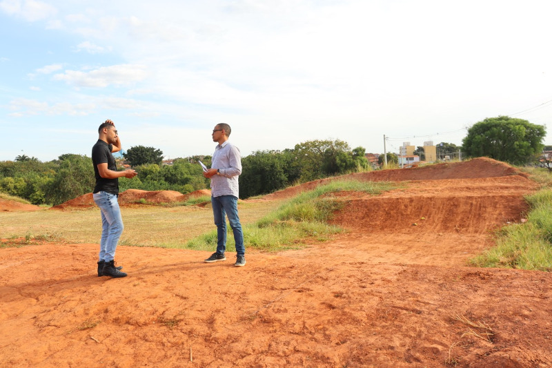 Everton Ferreira pede melhorias na pista de montain bike do Jardim Caieiras