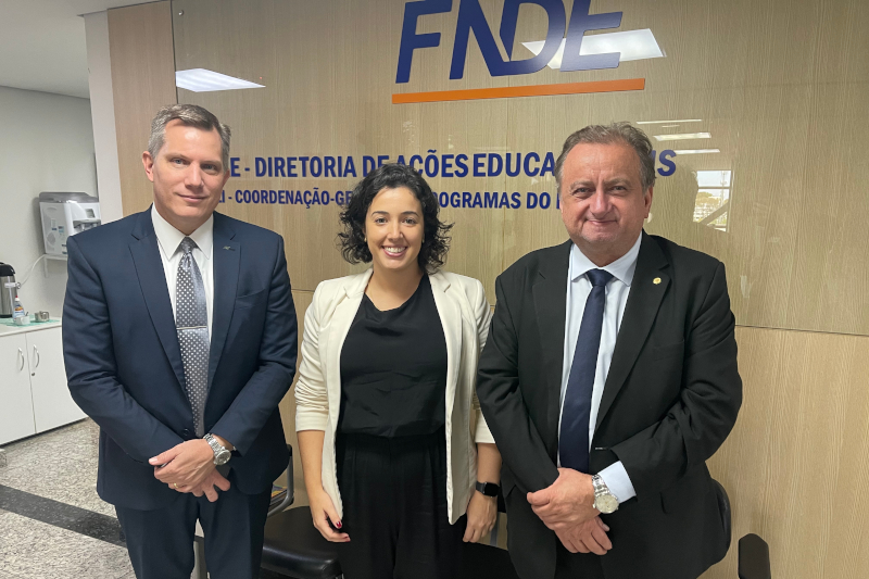 Mariana Calsa se reuniu com Miguel Lombardi e diretor do FNDE