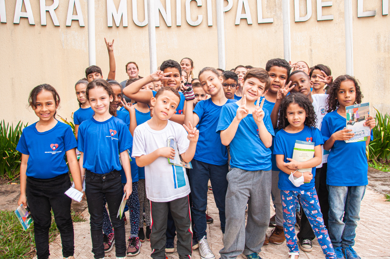 Alunos do Senac e da Emeief Luca Moore participam de visita guiada na Câmara