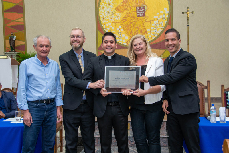 Padre Gilmarcos da Silva teixeira recebe Título de Cidadão Limeirense