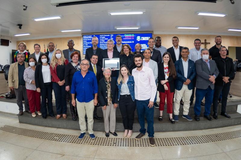 Além de autoridades, familiares e amigos do professor Cazão prestigiaram homenagem