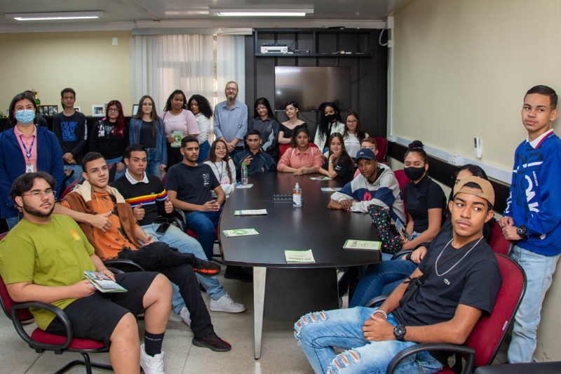 Alunos do projeto Jovem Aprendiz do Senac participaram de uma visita guiada na Câmara