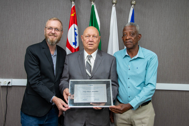 Professor Eleuses Brandeker recebe Título de Cidadão Limeirense na Câmara