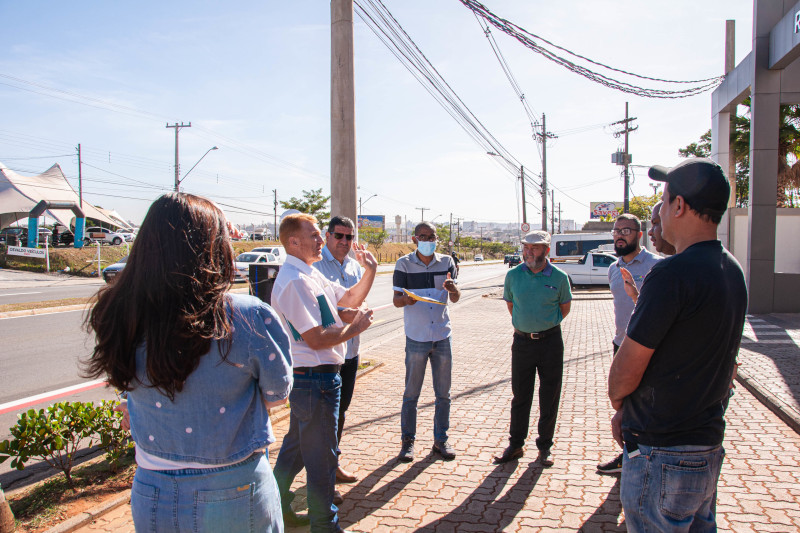 Moradores da Av. Dr. Lauro Corrêa da Silva pedem redutor de velocidade