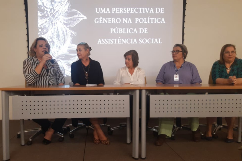 Vereadora participa de palestra sobre política pública com o olhar de gênero na assistência social