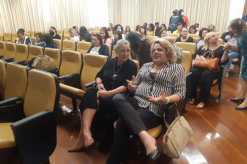 Vereadora participa de palestra sobre política pública com o olhar de gênero na assistência social