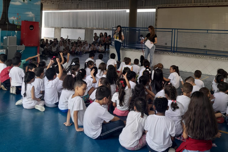 Tatiane Lopes realiza conscientização sobre cuidados com animais em escola municipal