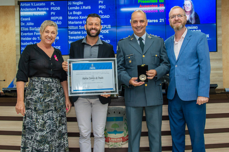 Capitão Herlon Correa de Paula recebe diploma e medalha da Câmara