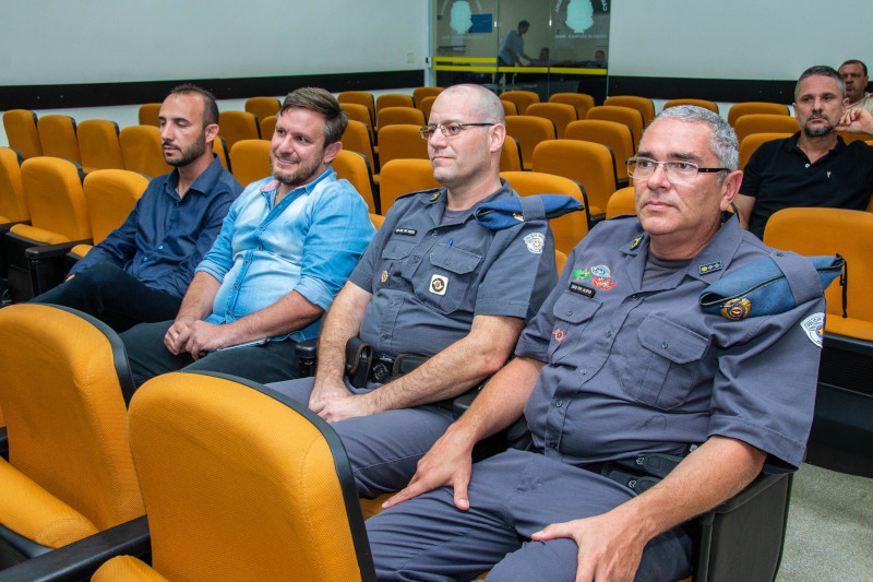 Capitão Herlon Correa de Paula recebe diploma e medalha da Câmara