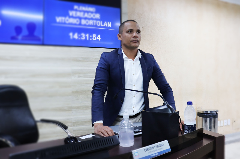 Vereador Everton Ferreira participa da elaboração do novo Regimento Interno da Câmara