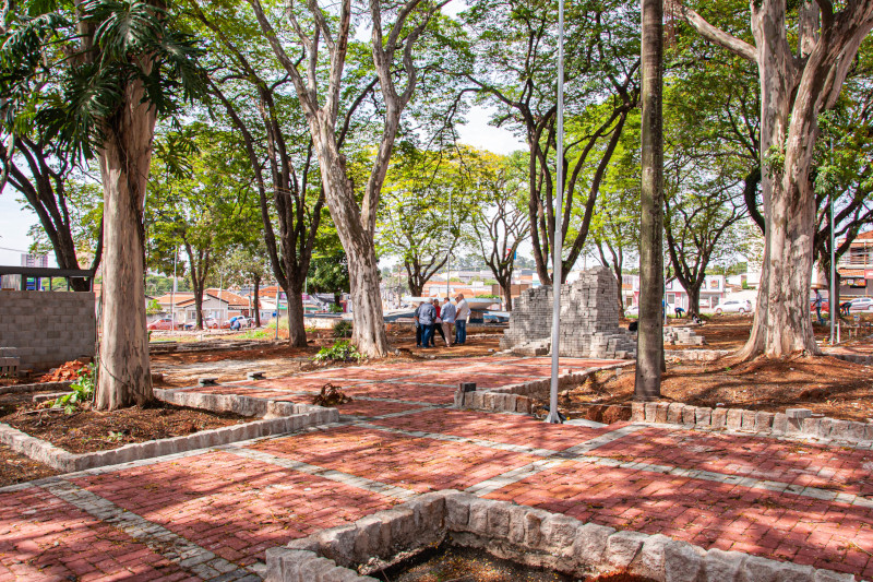 Comissão de Obras faz diligência na Praça Buzolin e no bairro Nossa Senhora das Dores