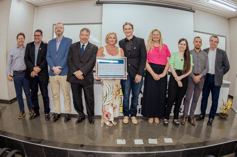 Câmara entrega do Diploma de Gratidão de Limeira à Faculdade Einstein