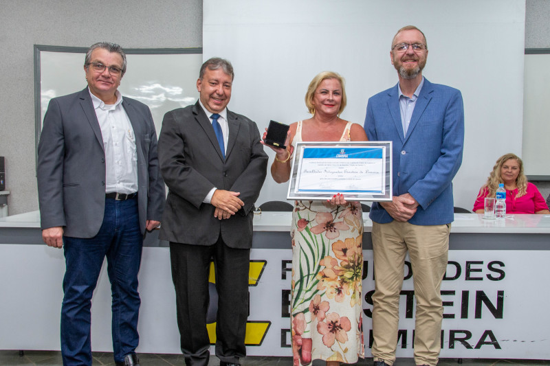 Câmara entrega do Diploma de Gratidão de Limeira à Faculdade Einstein