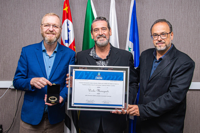 Ex-vereador Weslei Meneguetti recebe Diploma de Gratidão e Medalha de Mérito